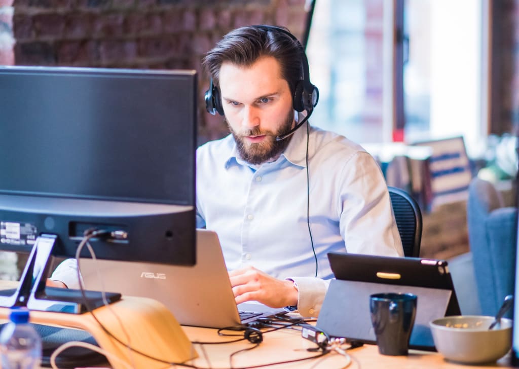 Trabajar en tecnología sin programar: curso de soporte técnico con salida real en España